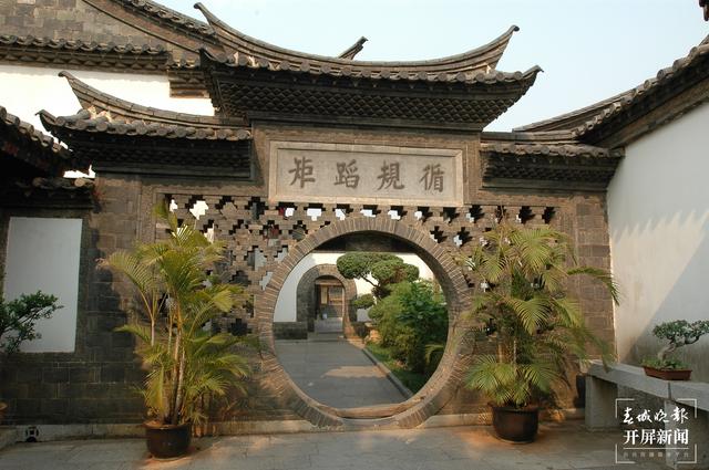 朱家花園中帶有家訓(xùn)的院門 建水縣文旅局供圖.jpg