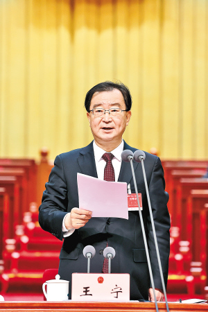 王寧主持大會。