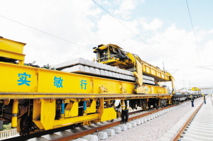 彌（勒）蒙（自）高鐵全線鋪軌完成。 供圖