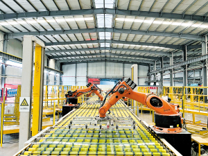 云南滇凱節(jié)能科技有限公司生產(chǎn)線。記者張怡攝