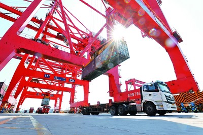 傳統(tǒng)“鋼城”變現(xiàn)代“港城” 傳統(tǒng)“鋼城”變現(xiàn)代“港城”