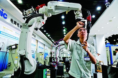 傳統(tǒng)“鋼城”變現(xiàn)代“港城” 傳統(tǒng)“鋼城”變現(xiàn)代“港城”