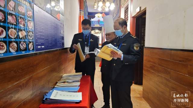 今年來昆明已檢查餐飲單位39627家(開屏新聞?dòng)浾?王磊 攝)