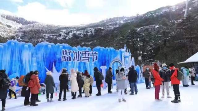 轎子雪山（開屏新聞?dòng)浾咄跤詈猓?/></p><p style=