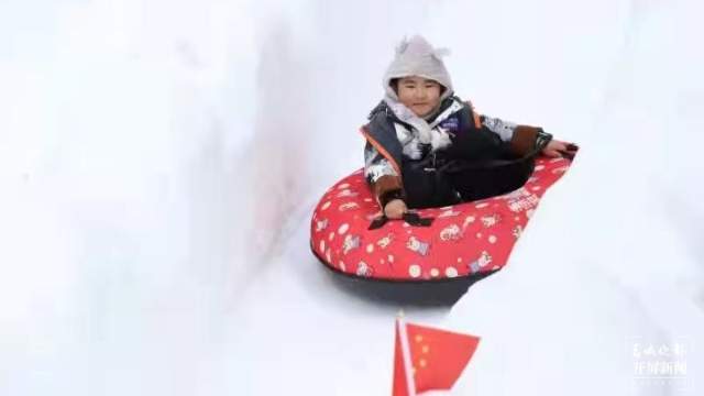 轎子雪山(開屏新聞?dòng)浾咄跤詈猓? style=