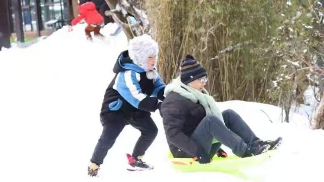 轎子雪山(開屏新聞?dòng)浾咄跤詈猓? style=