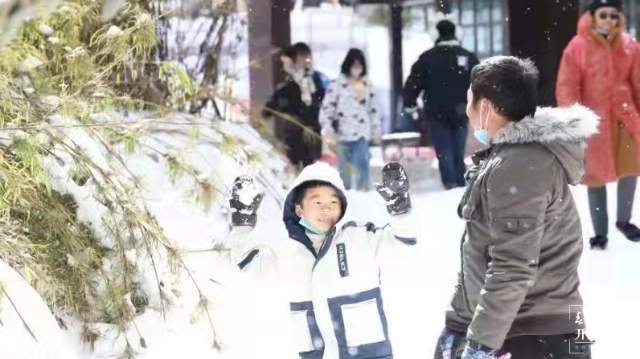 轎子雪山(開屏新聞?dòng)浾咄跤詈猓? style=