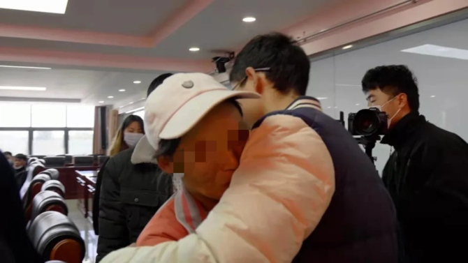 通過DNA比對終于找到了！昆明警方終助少年認親團圓（昆明市公安局供圖）