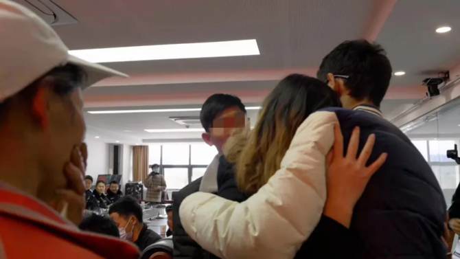 通過DNA比對終于找到了！昆明警方終助少年認親團圓（昆明市公安局供圖）