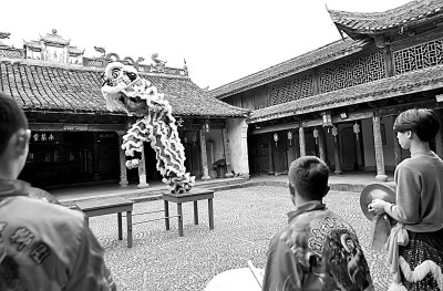 “就地”過春節(jié)，精彩不一樣