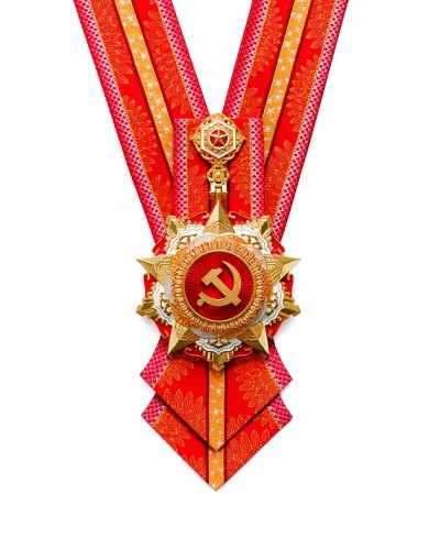 他們的卓越貢獻(xiàn)高揚(yáng)在共和國(guó)的旗幟上