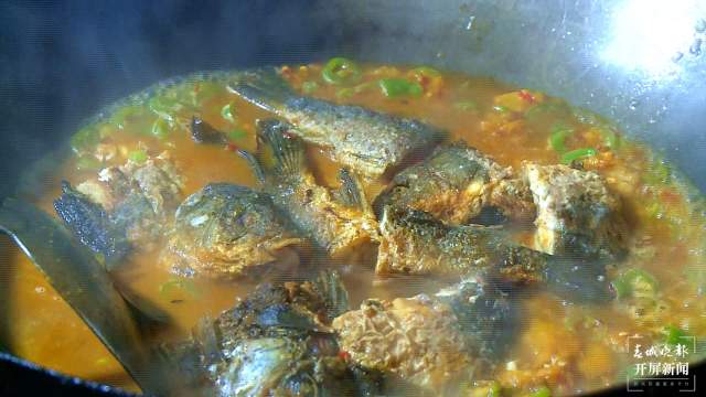 保山昌寧：聊家常 品美食 慶團(tuán)圓 噴香年夜飯承載著滿滿心意