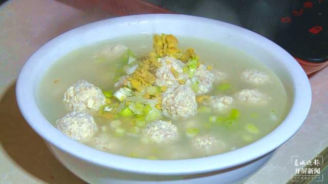 保山昌寧：聊家常 品美食 慶團(tuán)圓 噴香年夜飯承載著滿滿心意