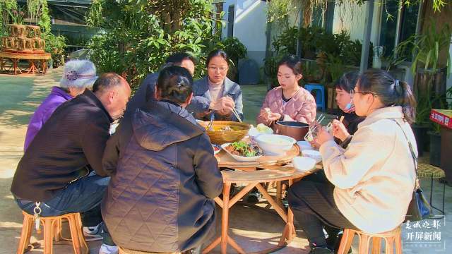 保山昌寧：聊家常 品美食 慶團(tuán)圓 噴香年夜飯承載著滿滿心意