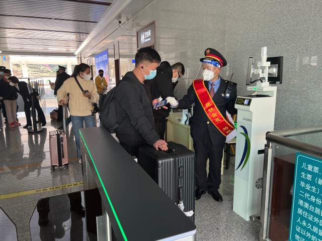 中老鐵路（通訊員 張梓曦 馮俊 攝）