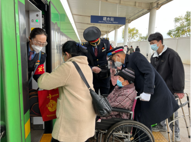 2022年春節(jié)假期 云南鐵路共發(fā)送旅客84萬人 同比增長超三成（中國鐵路昆明局集團供圖）