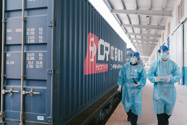 春節(jié)期間,中老鐵路國際貨物列車跨境運(yùn)輸“不打烊” 供圖