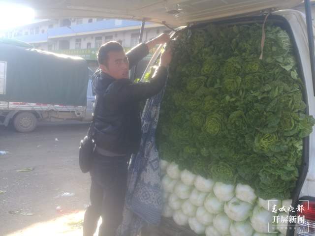 昆明人年后“刮油”每天吃了200多噸白菜 (5).jpg