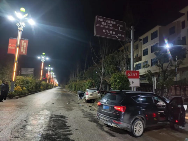 轉(zhuǎn)彎讓直行？都因為未減速觀察 兩車同責(zé)（警方供圖）