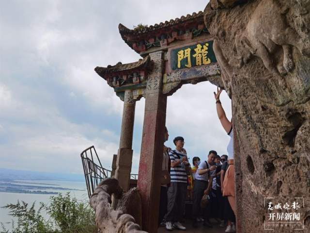 春節(jié)期間昆明西山區(qū)景區(qū)、公園接待游客47.37萬人次 張勇 通訊員 王麗娟 李建翔 康鳳瓊 周姝 攝