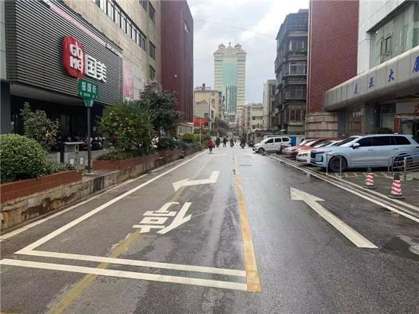 昆明主城這條街單行調(diào)整為復行，怎么走看過來！