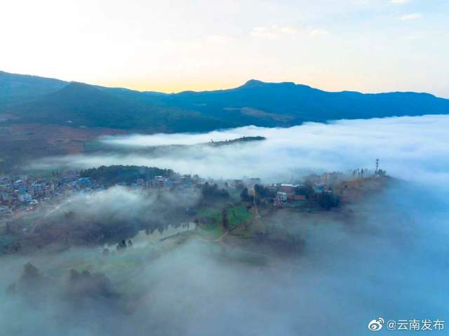 絕美云海就在紅河瀘西 人民日?qǐng)?bào)客戶端云南頻道（王正鵬 攝）