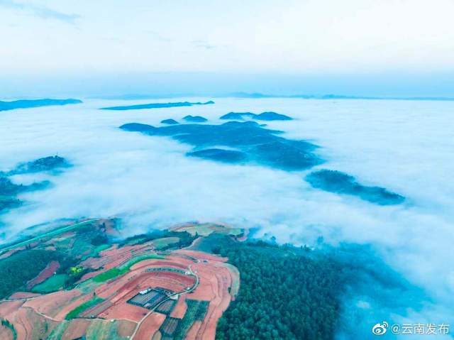 絕美云海就在紅河瀘西 人民日?qǐng)?bào)客戶端云南頻道（王正鵬 攝）