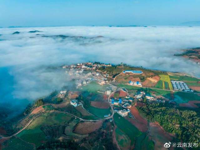 絕美云海就在紅河瀘西 人民日?qǐng)?bào)客戶端云南頻道（王正鵬 攝）