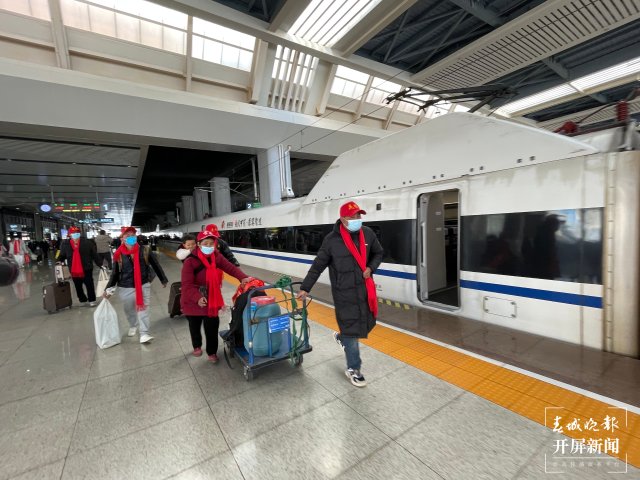 今年，云南確保農(nóng)村勞動(dòng)力轉(zhuǎn)移就業(yè)1500萬人以上（開屏新聞?dòng)浾?張?zhí)镱＃? style=