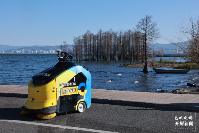 蘑菇智聯(lián)無人駕駛清掃車.jpg