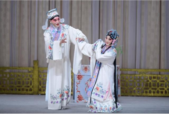 b90e7bec54e736d12f6d09fd75edaccbd4626914