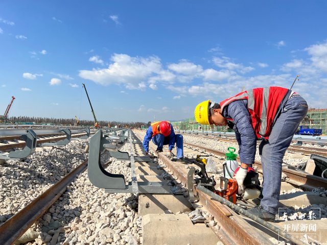 昆明地鐵5號(hào)線漁村停車場(chǎng)施工進(jìn)度完成90%(羅宗偉 通訊員 郭武輝 王正鵬 攝)