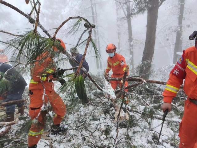 云南省森林消防總隊(duì)全力做好低溫暴雪天氣救援