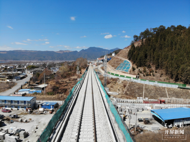 滇藏鐵路麗香段站后工程建設(shè)取得重要進展 有望年內(nèi)開通（通訊員 王鵬 劉昊亮 攝）