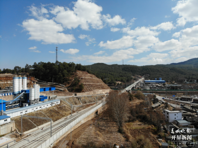 滇藏鐵路麗香段站后工程建設(shè)取得重要進展 有望年內(nèi)開通（通訊員 王鵬 劉昊亮 攝）