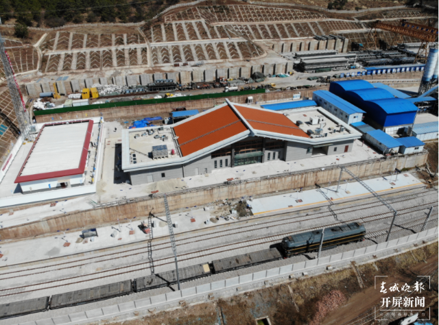 滇藏鐵路麗香段站后工程建設(shè)取得重要進展 有望年內(nèi)開通（通訊員 王鵬 劉昊亮 攝）