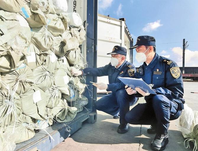 3592b8cb-72e8-48cd-9285-21dffbaa67f2 3592b8cb-72e8-48cd-9285-21dffbaa67f2