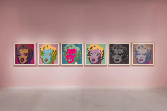 “成為安迪·沃霍爾”展覽現(xiàn)場，UCCA Edge，2021。圖片由UCCA尤倫斯當(dāng)代藝術(shù)中心提供