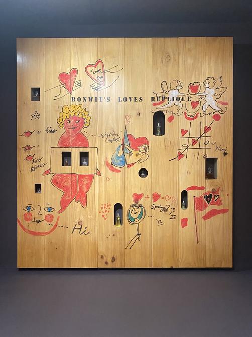 安迪·沃霍爾設(shè)計的邦威特百貨香水櫥窗展示 &nbsp;澎湃新聞記者 錢雪兒 圖