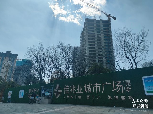 爛尾樓(開屏新聞?dòng)浾?顏媛 攝)