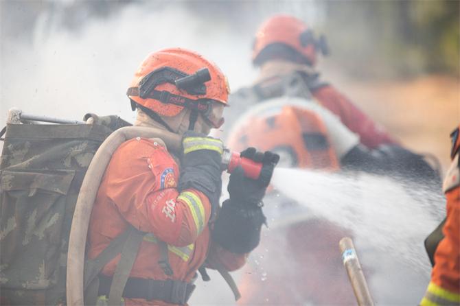 19.水槍與滅火機手協(xié)同滅火