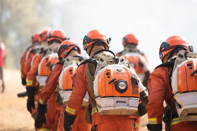 32.演練結(jié)束明火全部撲滅，組織帶回撤離火線