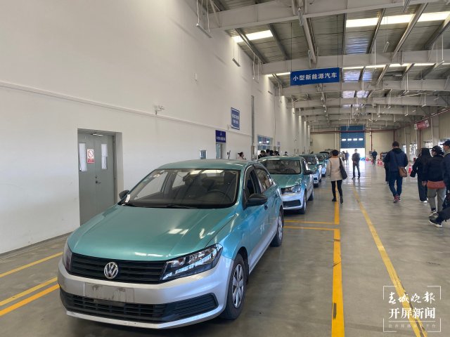 巡出租車游車更換新能源車 昆明可一站式辦結(jié) (3).jpg