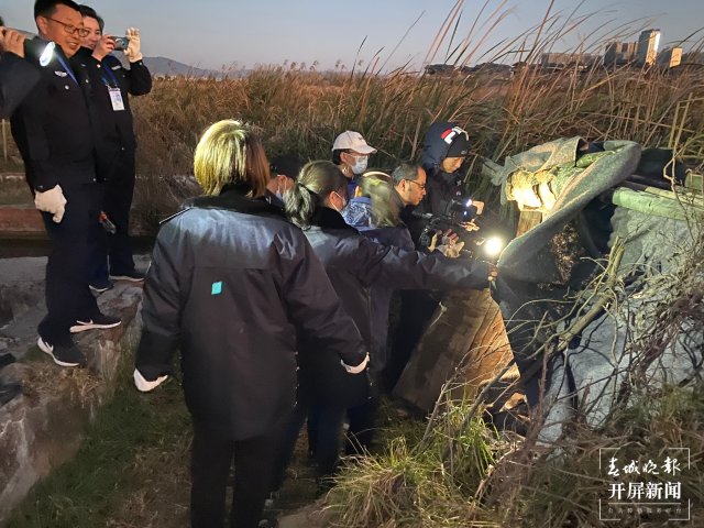 50余名執(zhí)法人員開展涉漁違法行為執(zhí)法 (1).jpg