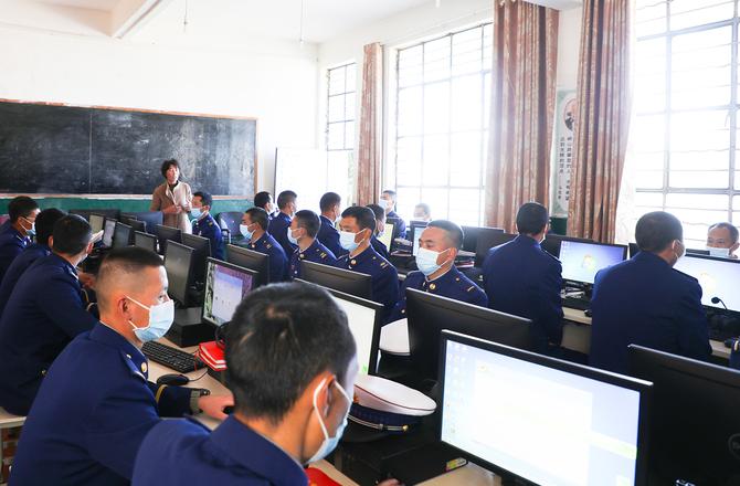 ”學雷鋒“打字比賽。（王杰攝）