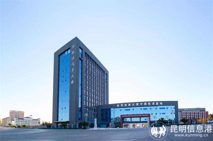 （汽車學(xué)院配圖）新能源汽車大樓