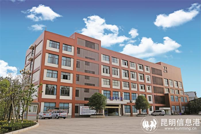 （公路學(xué)院配圖）公路實(shí)訓(xùn)大樓