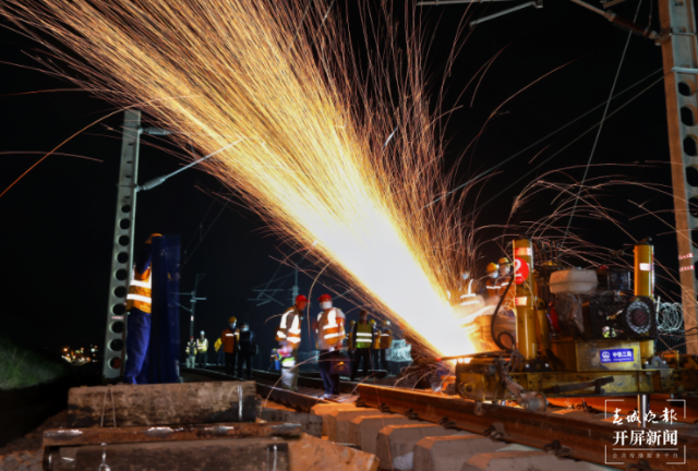 800人鏖戰(zhàn)6小時(shí)，云南彌蒙高鐵最大車站改道完成（中國(guó)鐵路昆明局集團(tuán) 供圖）