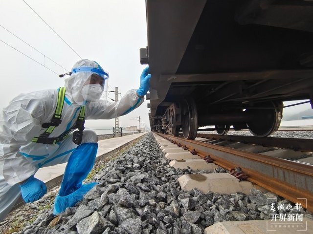 云南跨境電商商品首次通過中老鐵路出口（開屏新聞記者 張勇 通訊員 鐘九生 攝）