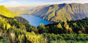 宜良柴石灘明月湖。